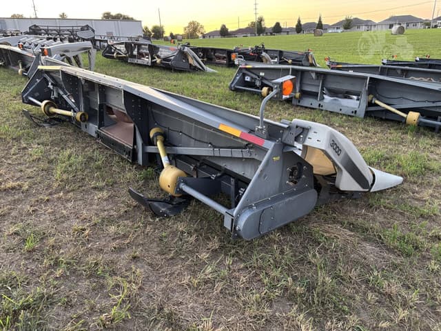 Image of Gleaner 3000 equipment image 4