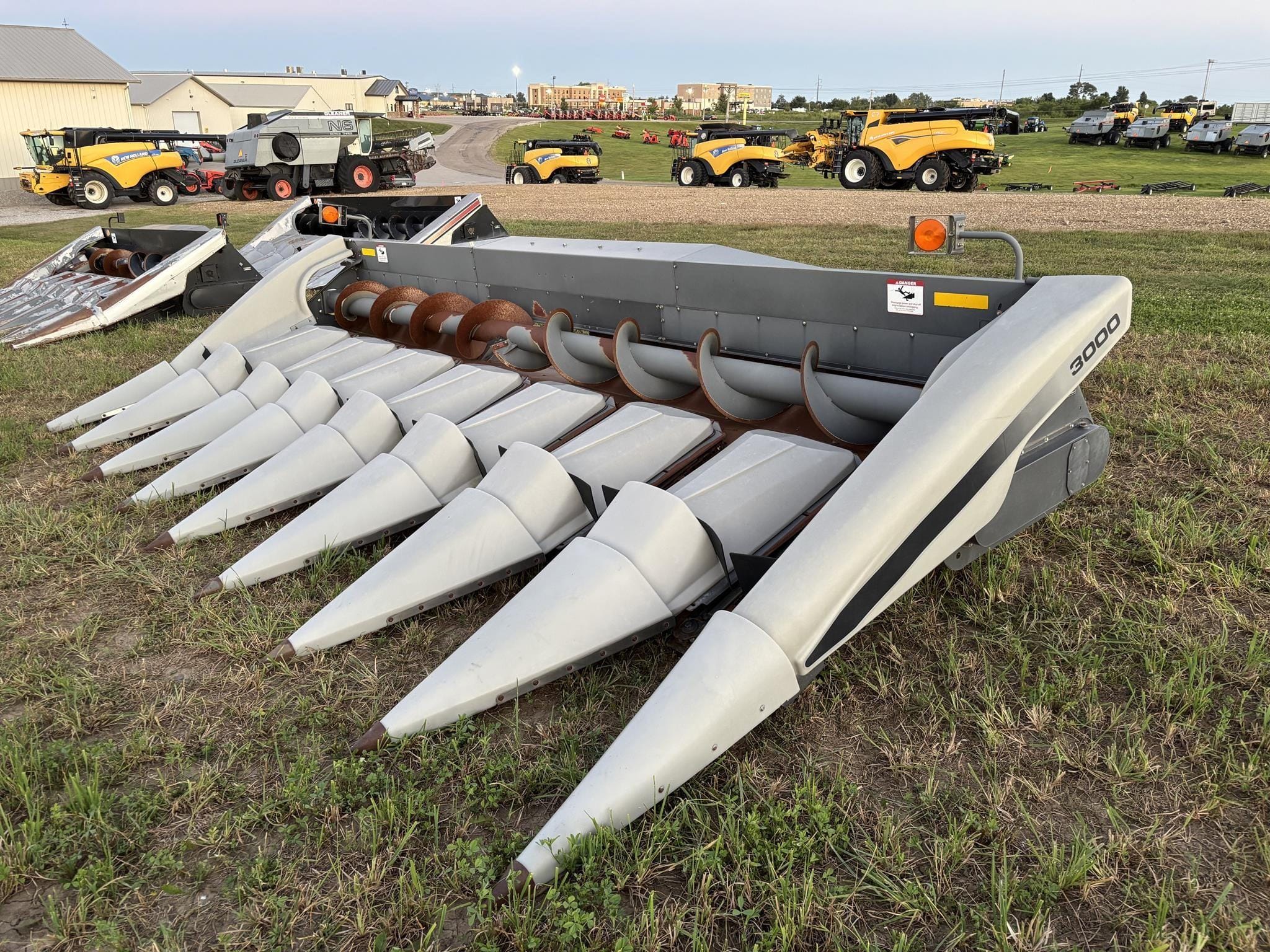 2014 Gleaner 3000 Equipment Image0