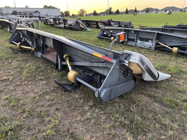 Image of Gleaner 3000 equipment image 4