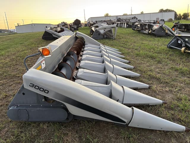 Image of Gleaner 3000 equipment image 3