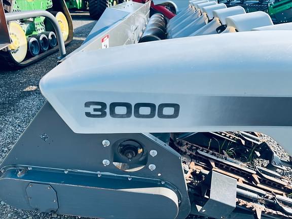 Image of Gleaner 3000 equipment image 2