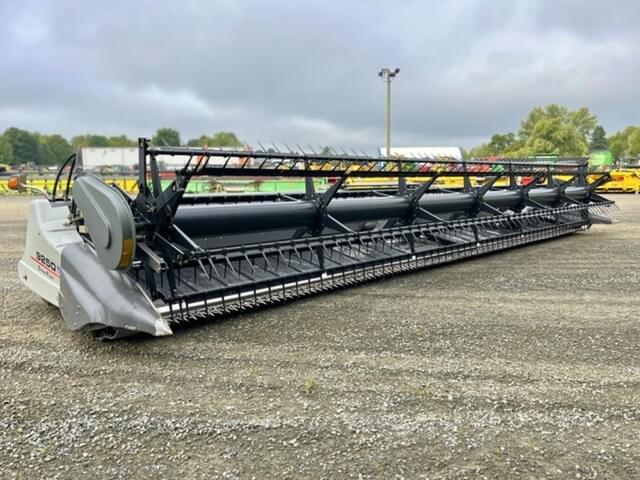Image of Gleaner 9250 equipment image 1