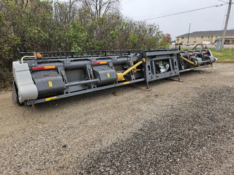 2014 Gleaner 9250 Equipment Image0