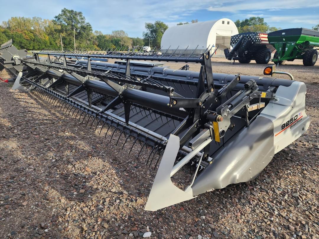 Image of Gleaner 9250 Primary image
