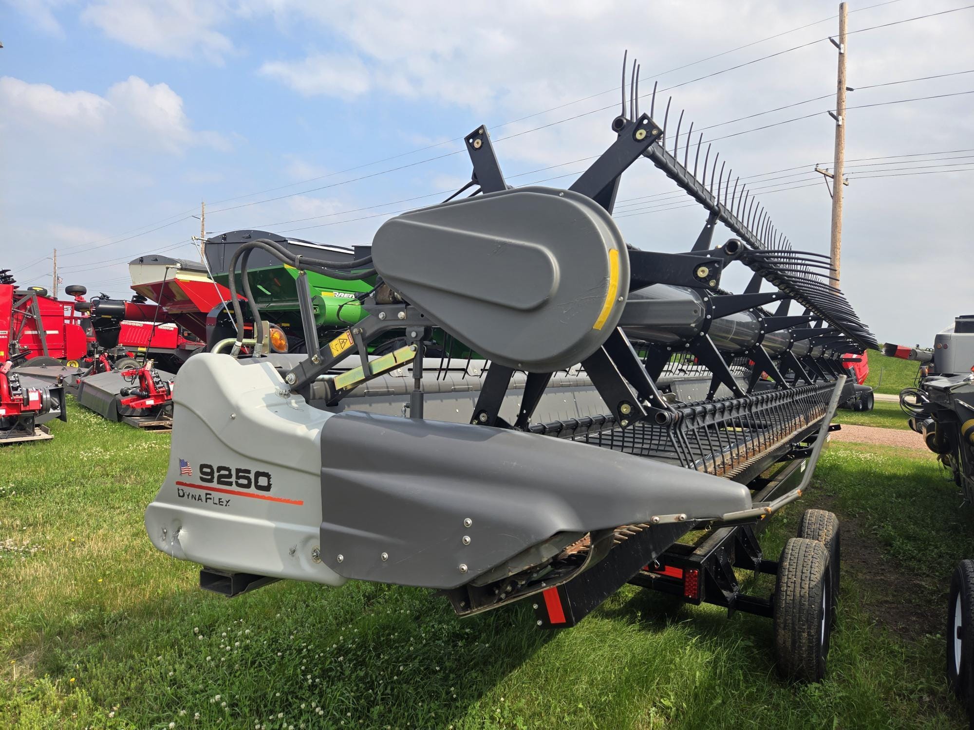 2014 Gleaner 9250 Equipment Image0