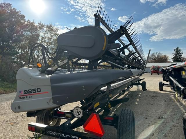 Image of Gleaner 9250 equipment image 3