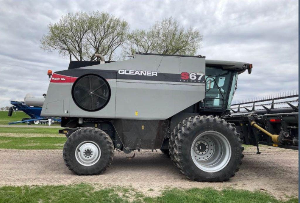 Main image Gleaner S67