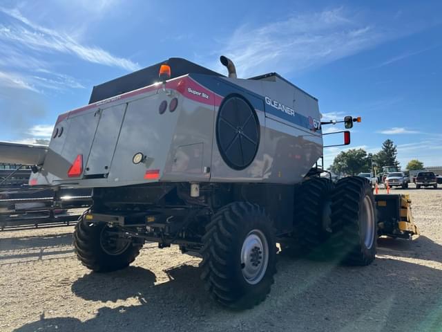 Image of Gleaner S67 equipment image 4