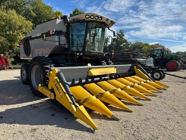 Image of Gleaner S67 equipment image 3