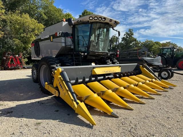 Image of Gleaner S67 equipment image 2
