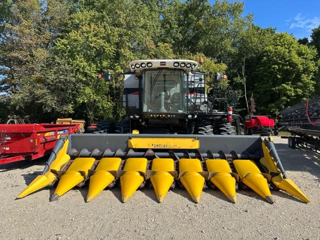 Image of Gleaner S67 equipment image 1