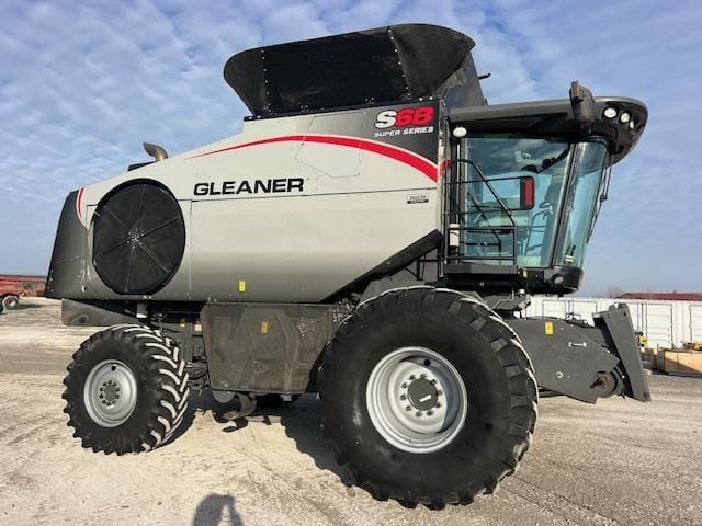 2014 Gleaner S68 Equipment Image0