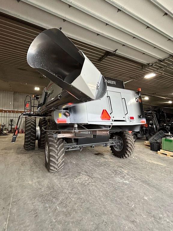 Image of Gleaner S68 equipment image 4