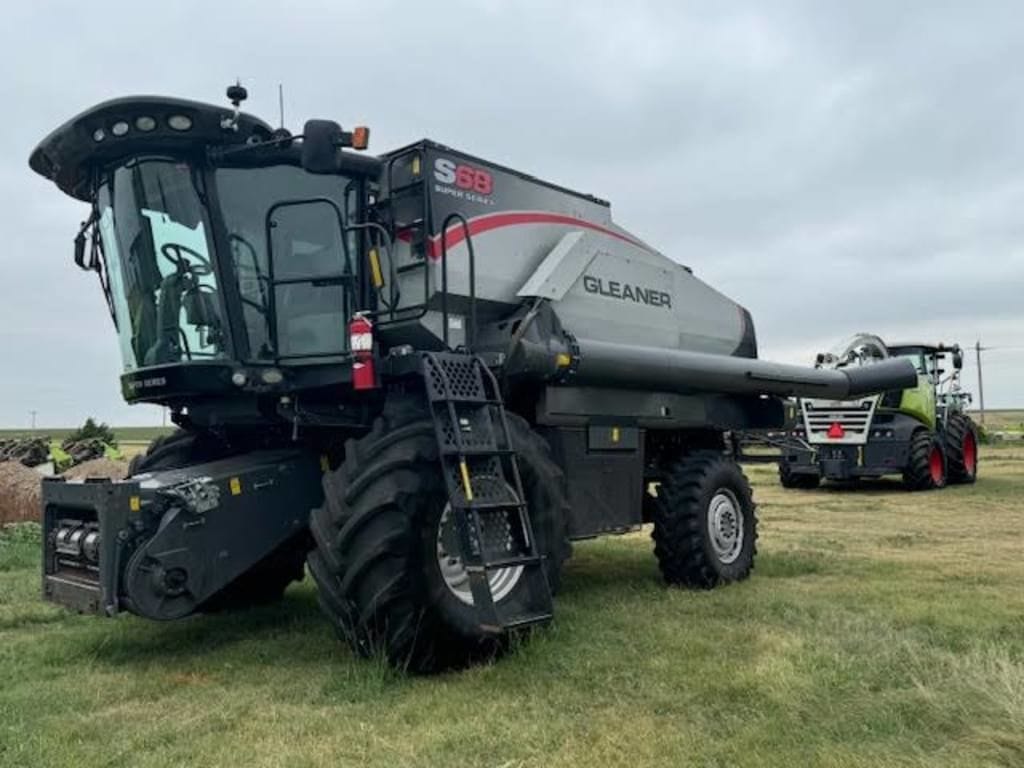 2014 Gleaner S68 Equipment Image0