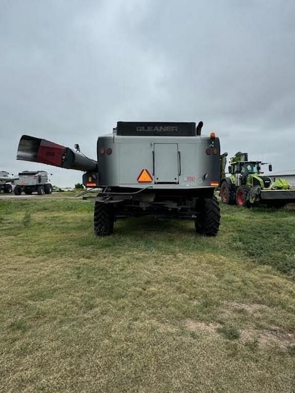 Image of Gleaner S68 equipment image 2