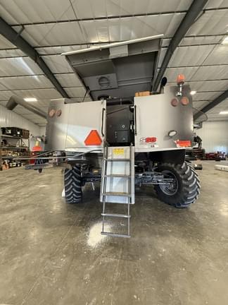 Image of Gleaner S68 equipment image 1