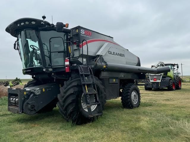 2014 Gleaner S68 Equipment Image0