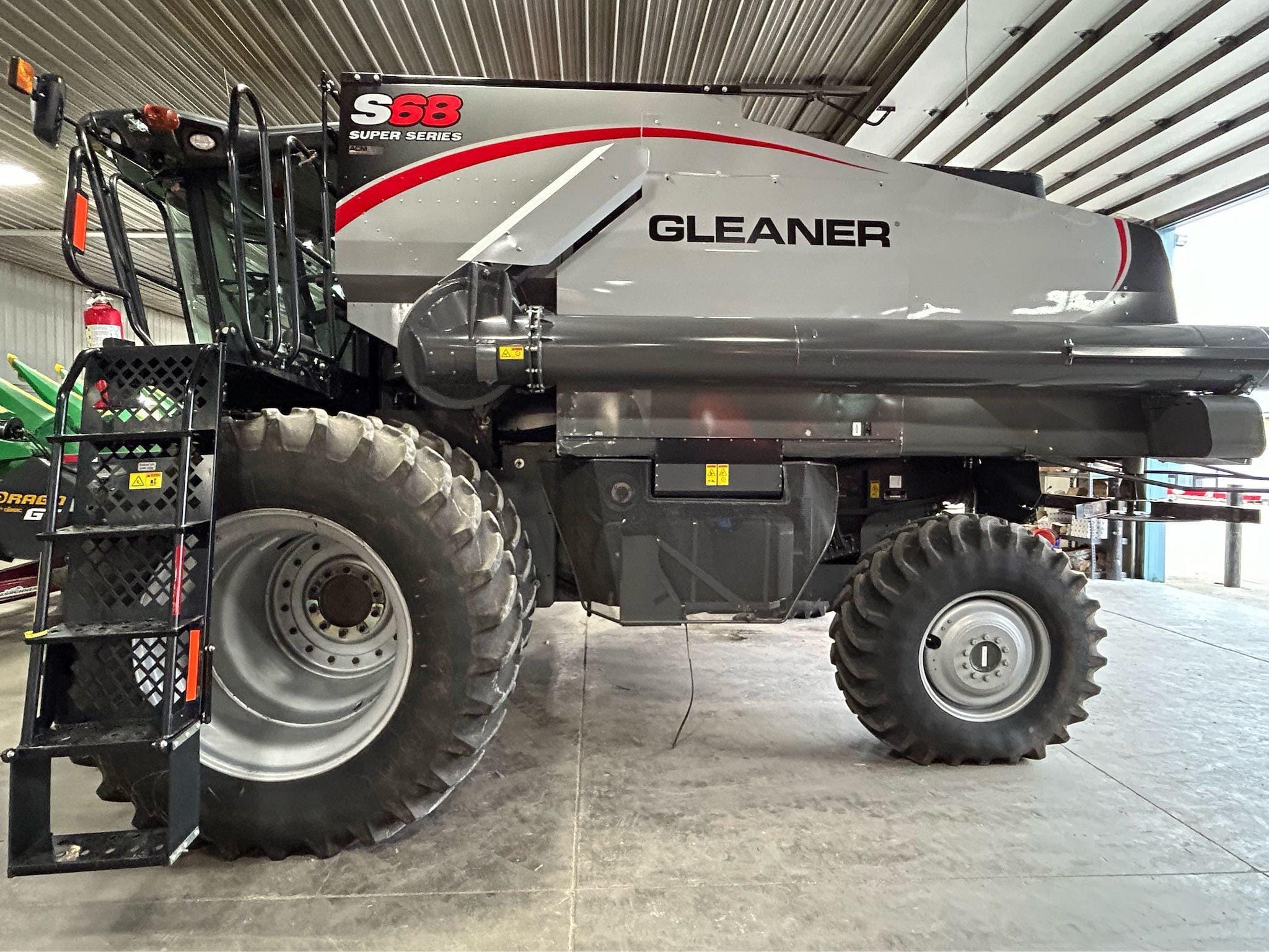 2014 Gleaner S68 Equipment Image0