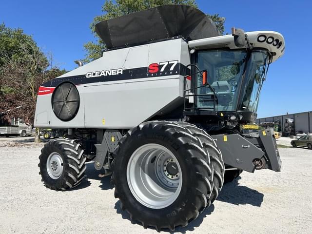 Image of Gleaner S77 equipment image 1