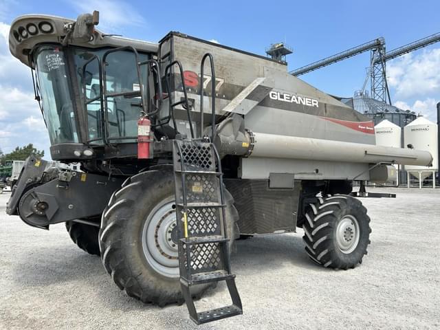 Image of Gleaner S77 equipment image 1