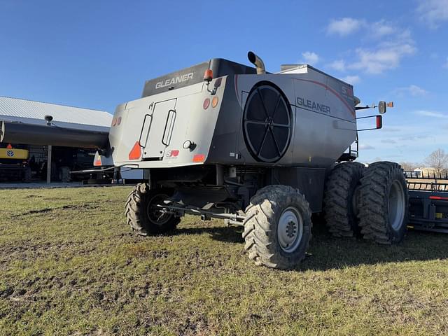 Image of Gleaner S78 equipment image 4