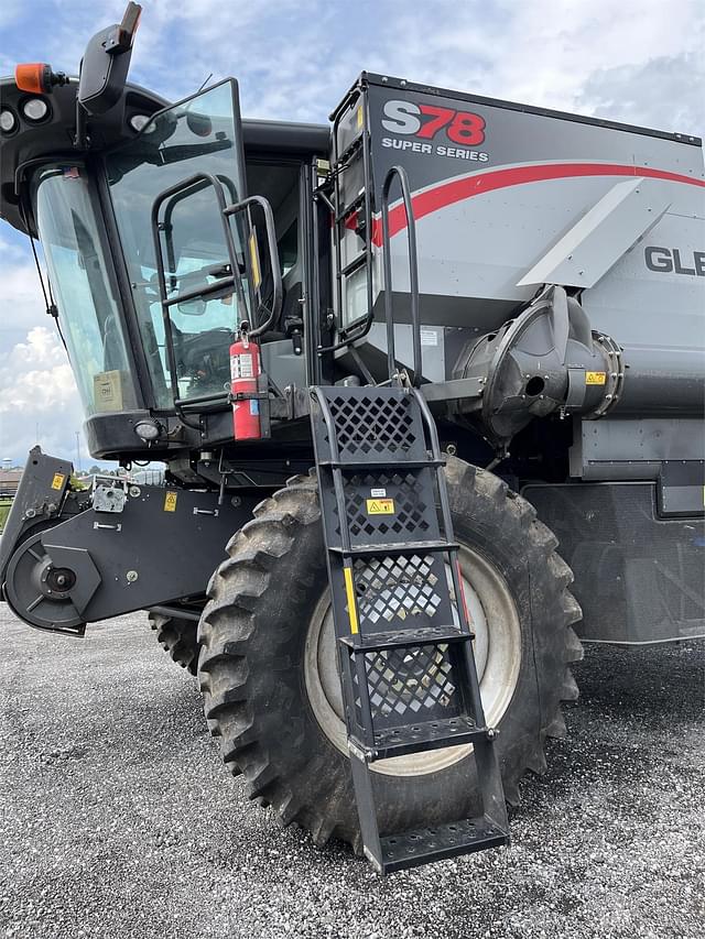 Image of Gleaner S78 equipment image 1