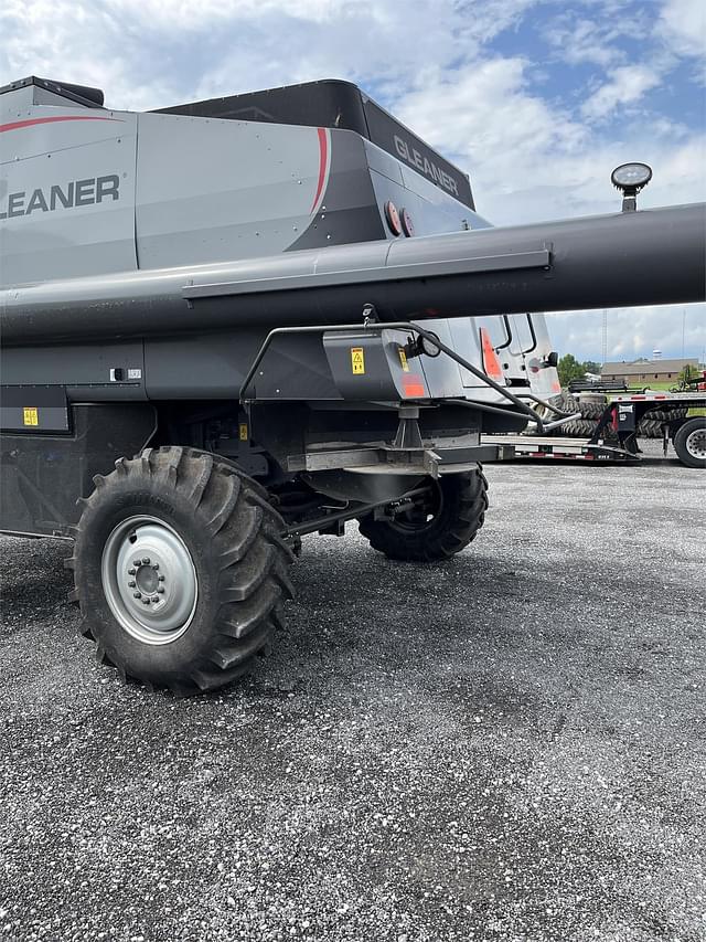 Image of Gleaner S78 equipment image 3