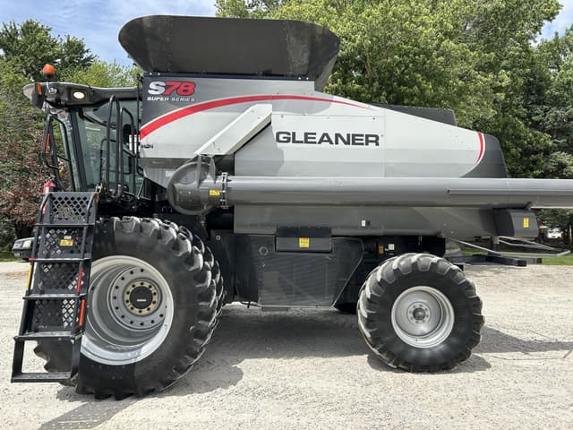 Image of Gleaner S78 equipment image 2