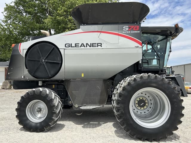 Image of Gleaner S78 equipment image 3