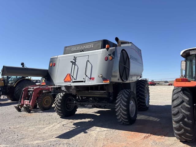Image of Gleaner S78 equipment image 4
