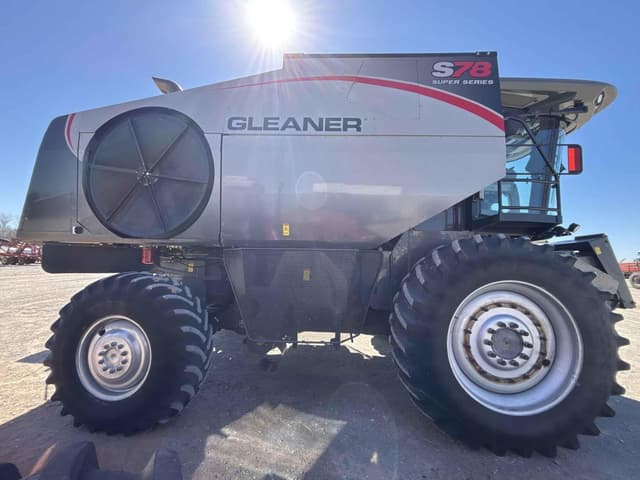 Image of Gleaner S78 equipment image 3