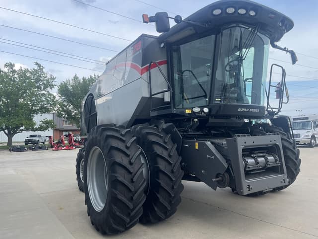Image of Gleaner S78 equipment image 3