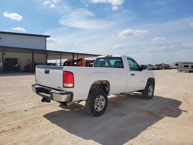 Image of GMC 2500HD equipment image 4
