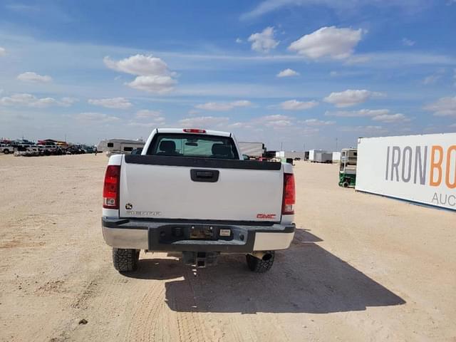 Image of GMC 2500HD equipment image 3