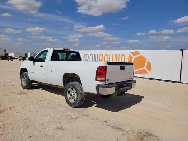 Image of GMC 2500HD equipment image 2