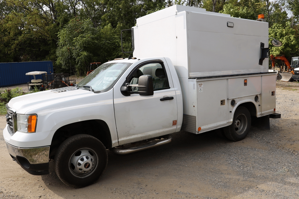 2014 GMC 3500HD Equipment Image0