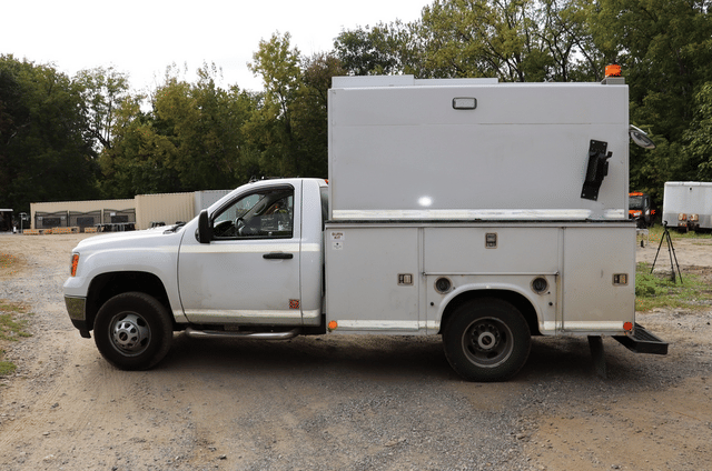 Image of GMC 3500HD equipment image 4
