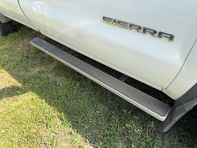 Image of GMC Sierra 1500 equipment image 4