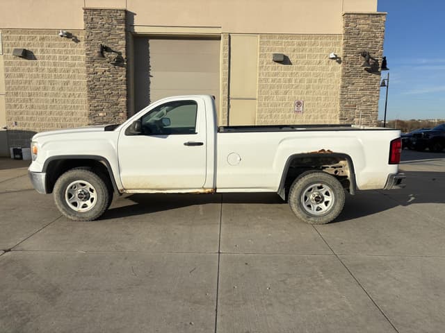 Image of GMC Sierra 1500 equipment image 3