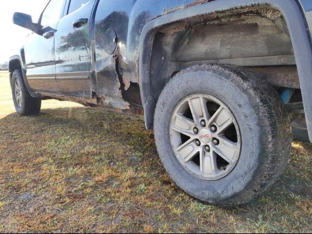 Image of GMC Sierra 1500 equipment image 2