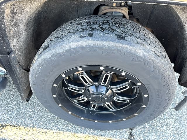 Image of GMC Sierra 1500 equipment image 3