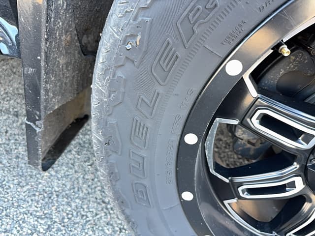 Image of GMC Sierra 1500 equipment image 4