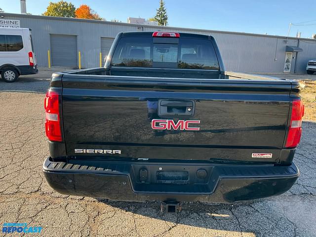 Image of GMC Sierra 1500 equipment image 3