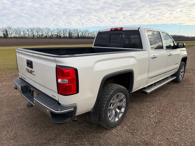 Image of GMC Sierra 1500 equipment image 3