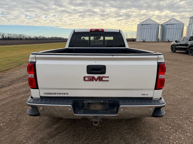 Image of GMC Sierra 1500 equipment image 4