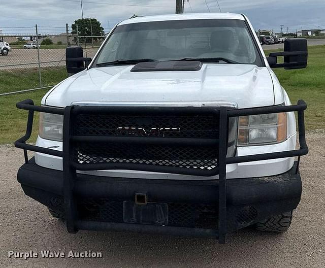 Image of GMC 2500HD equipment image 1