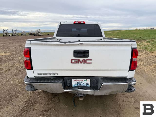 Image of GMC Sierra equipment image 3