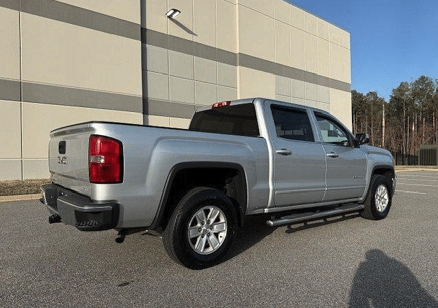 Image of GMC Sierra equipment image 3