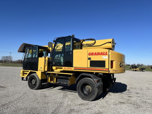 Image of Gradall XL3100 equipment image 3