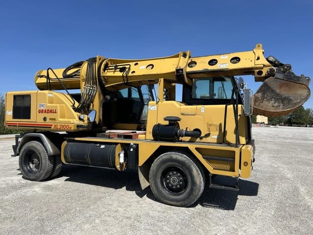 Image of Gradall XL3100 IV equipment image 1